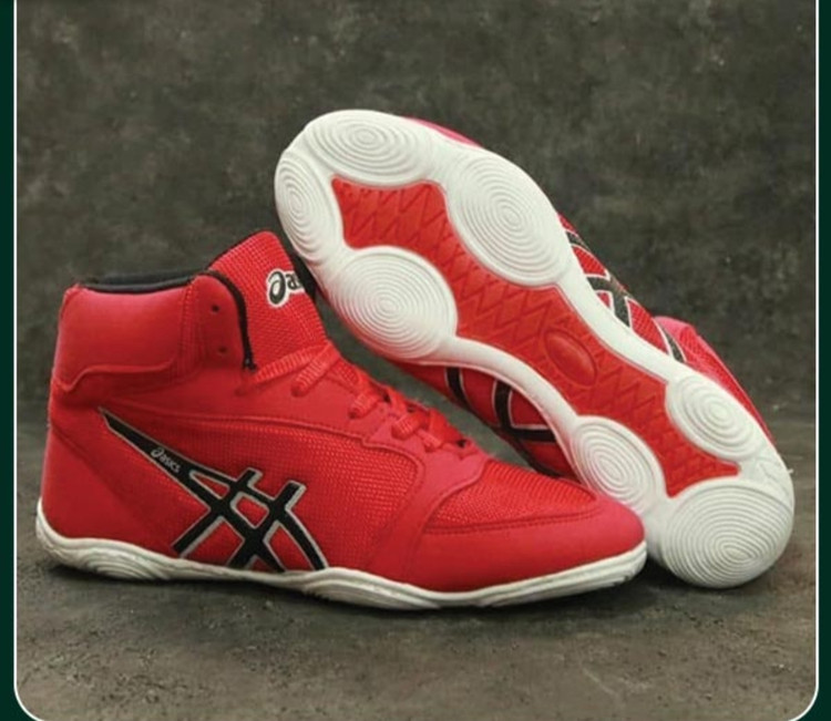 خرید کفش کشتی مدل آسیکس مقاوم و سبک حراج ویژه فقط امروز